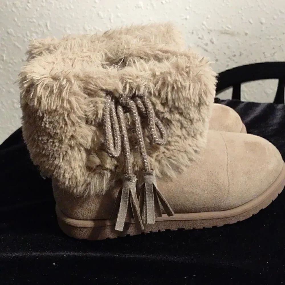 Magellan Outdoors Gray Faux Fur & Suede Boots